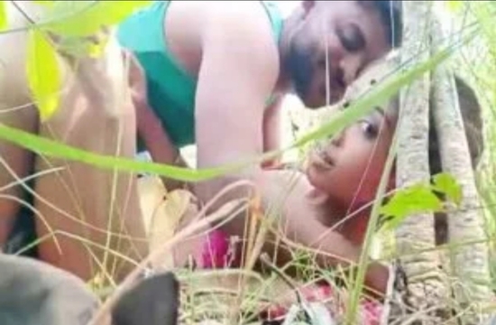 Beautiful Indian Girl Fucking In Jungle On Cam